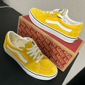 VANS SK8-Low Freesia/True White - Size 8 Women’s